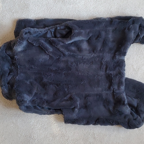MATERIAL GIRL FAUX FUR VEST - Picture 4 of 5